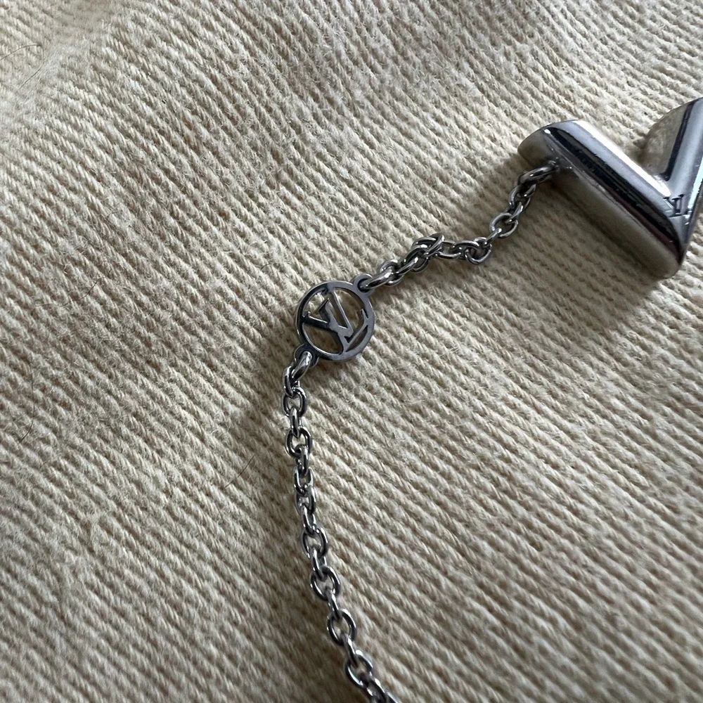 Louis Vuitton Silver V Chain Bracelet - Picture 5 of 12